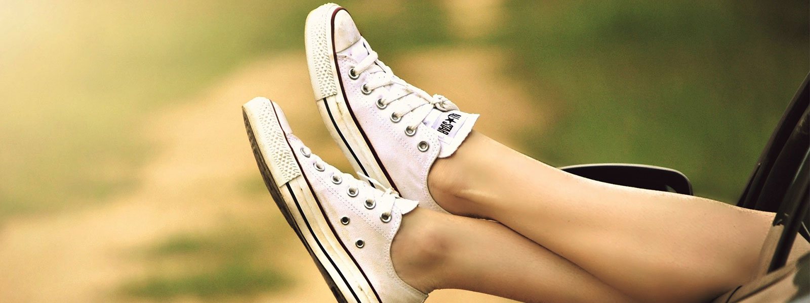 Weiße Turnschuhe ganz einfach reinigen - 8 ultimative Tipps + Video! Weiße Turnschuhe ganz einfach reinigen - 8 ultimative Tipps + Video!